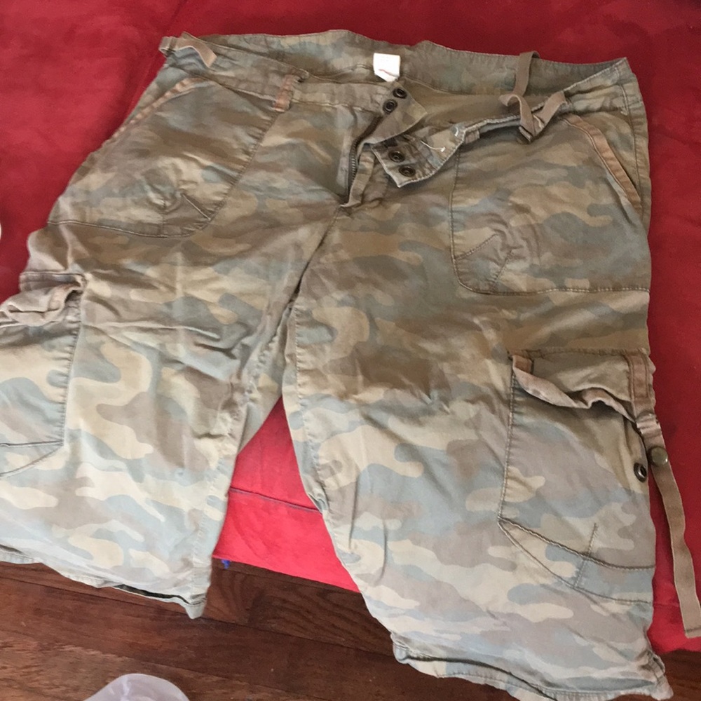 Camp capris